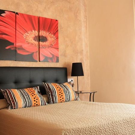 Fuentes de Ebro Hostal Rte. Elena الغرفة الصورة